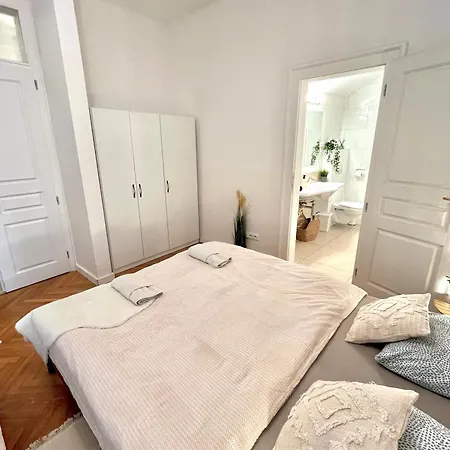 Apartment Mia - Old Town, Ac Bratislava Exterior photo
