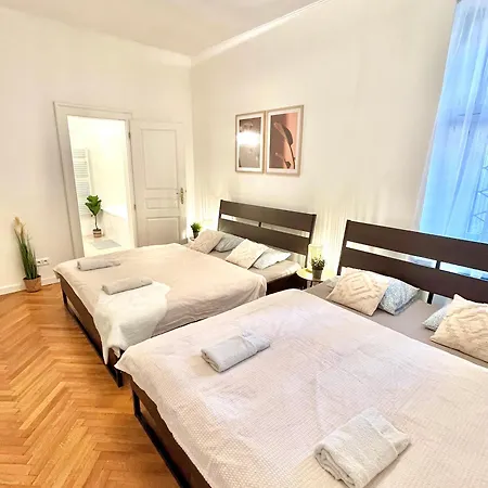 Apartment Mia - Old Town, Ac Bratislava Exterior photo